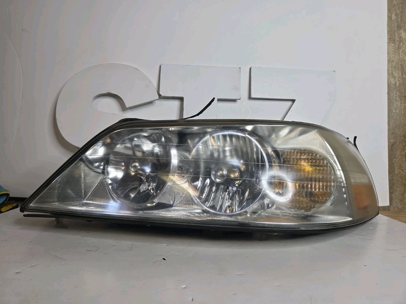 03-11 Lincoln Town Car Hid Headlight DRIVER VERY GOOD 03-11 Lincoln Town Car Hid Headlight DRIVER VERY GOOD