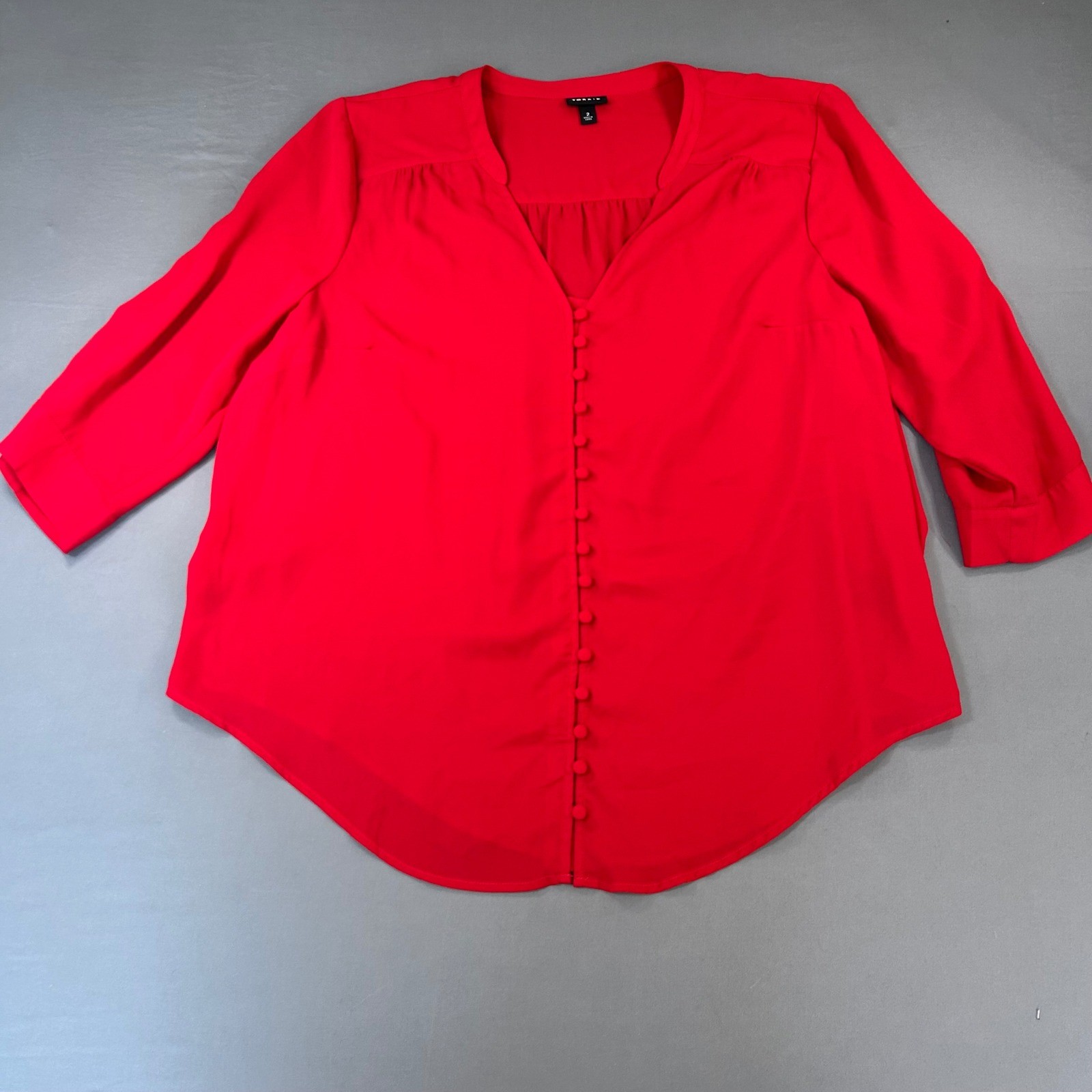 Torrid Blouse Women 2 Red Excellent Roll Tab Sleeve V-Neck Button Georgette