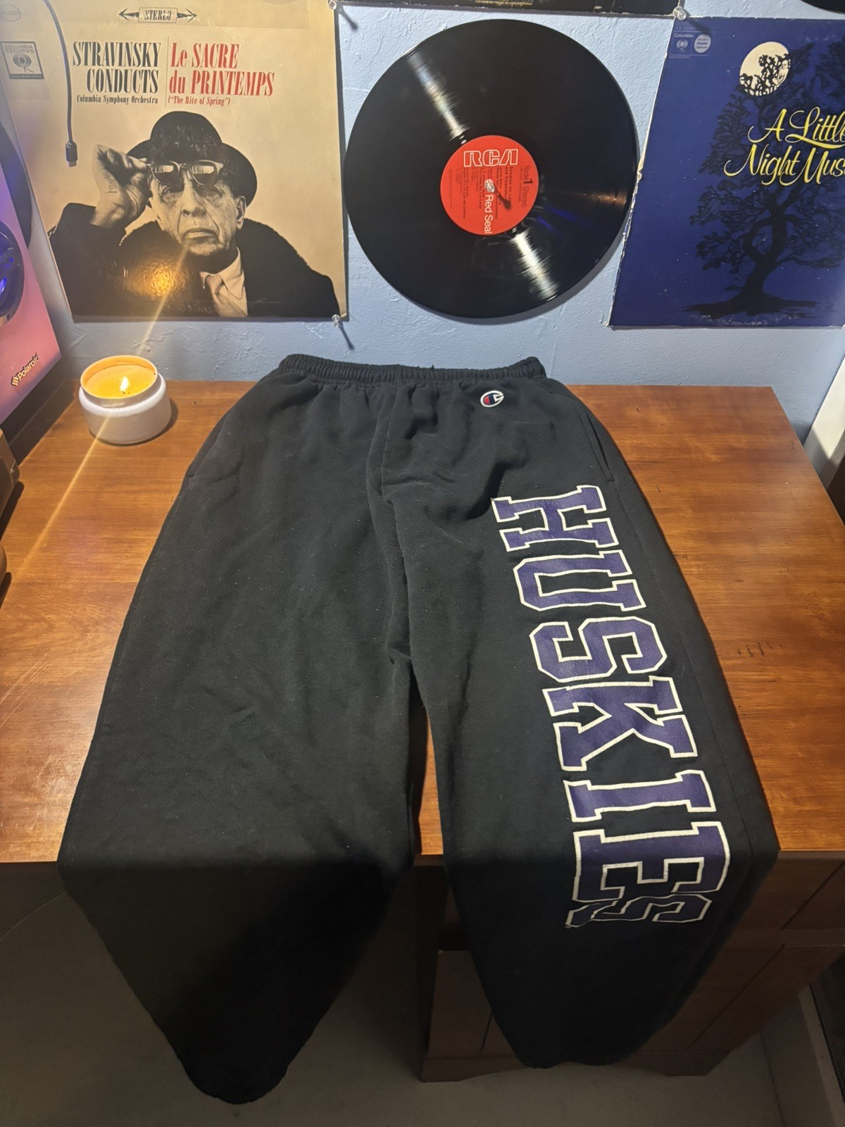 Champion UW Washington Huskies Sweatpants Size MENS MEDIUM Spell Out Logo