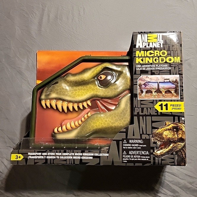 Animal Planet Micro Kingdom Dino Adventure Playcase Dinosaur Toy Set 11-Piece