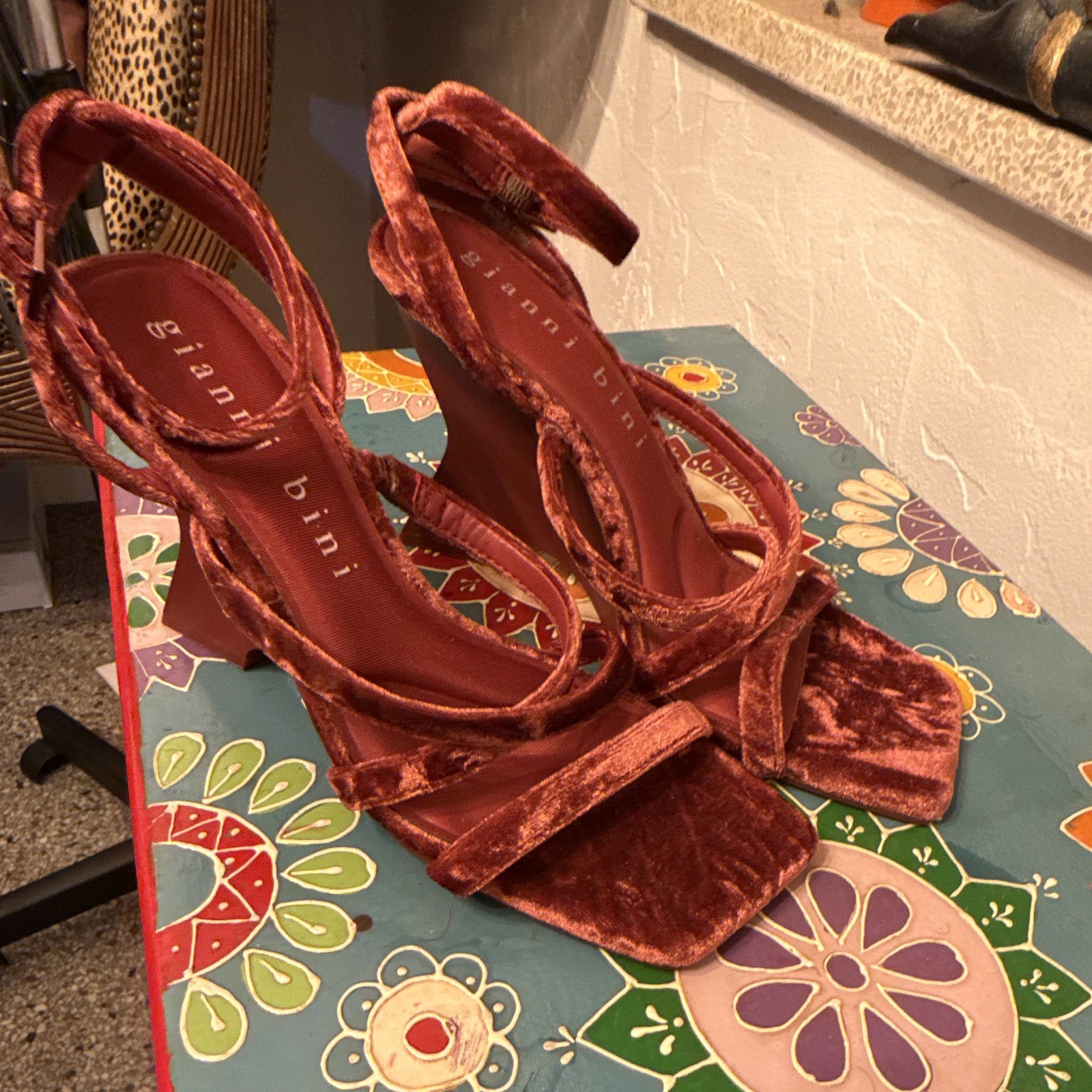 Gianni Bini Women\'s Burgundy Velvet Wedge Heels Size 8M New No Box 