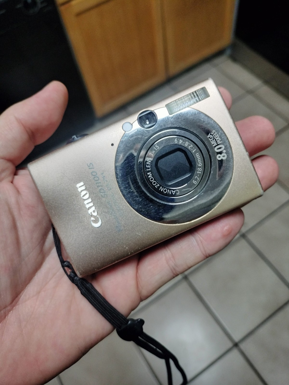 Canon PowerShot SD1100 IS Digital ELPH 8MP 3x Zoom IS Tan Color Canon PowerShot SD1100 IS Digital ELPH 8MP 3x Zoom IS Tan Color