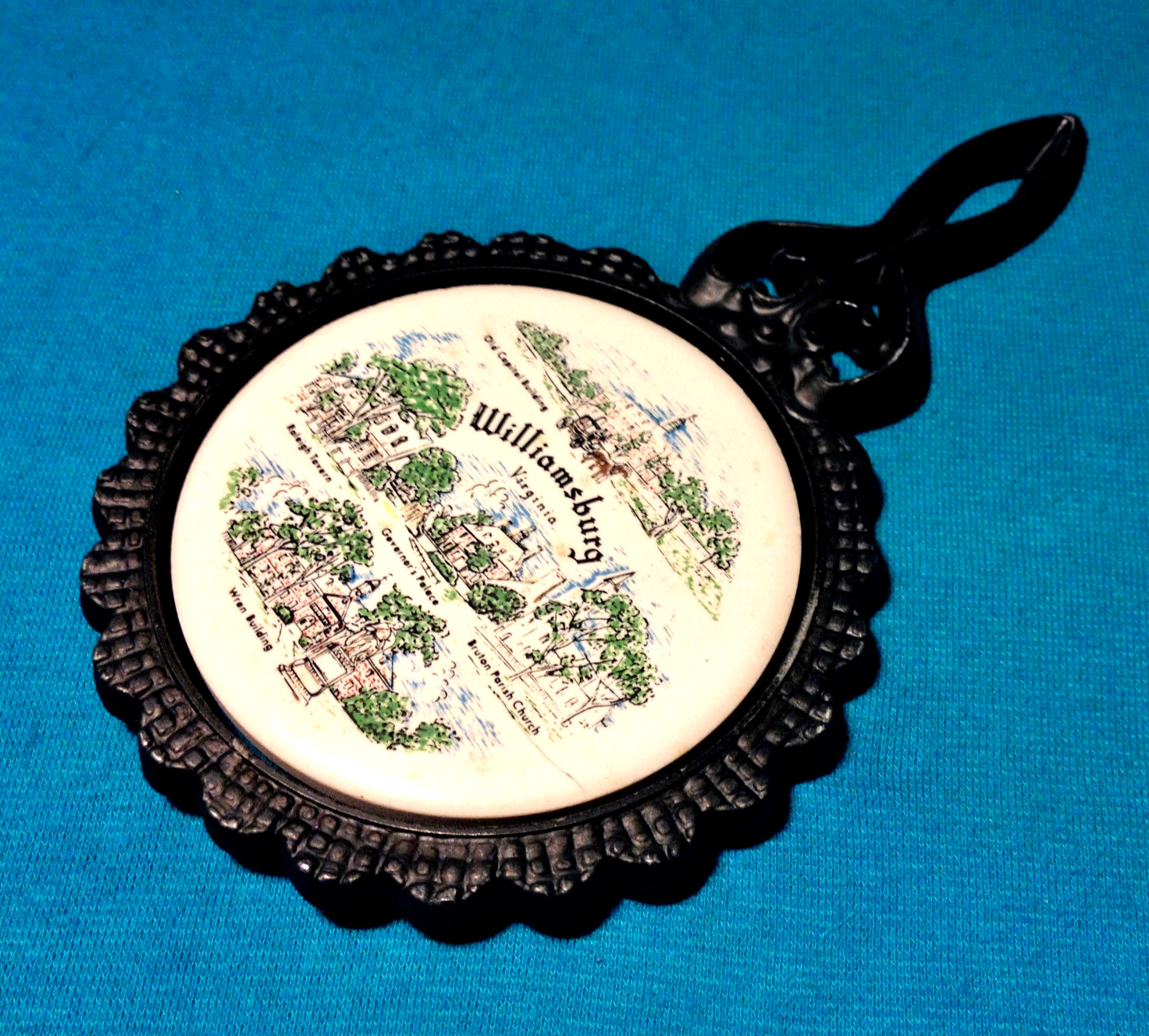Vintage Colonial Williamsburg VA Cast Iron Trivet Art Tile Decor Souvenir 7.5x5