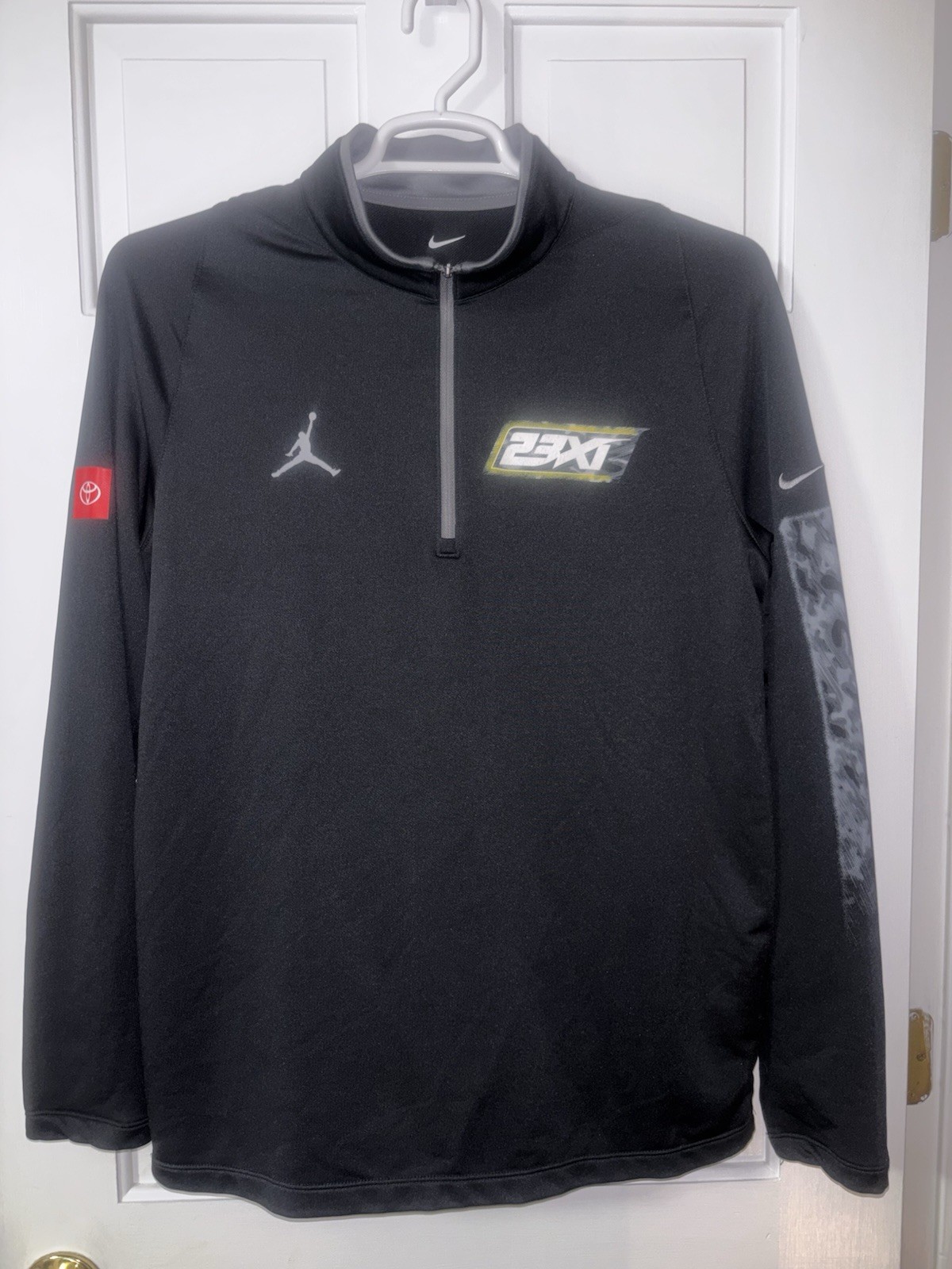 Medium Nike Jordan Reddick 23XI Racing Nascar Pit Crew 1/4 Shirt 2311 Black