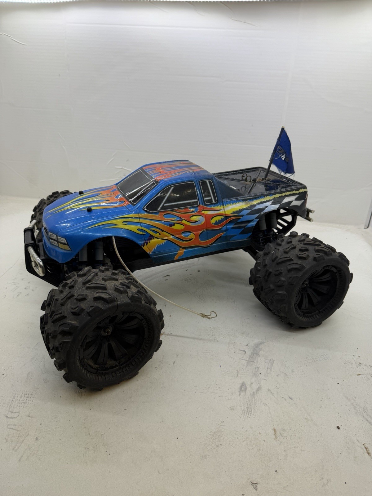 Team Associated MGT 8.0 1/8 4x4 Monster Truck Roller Slider Chassis w/ Servos