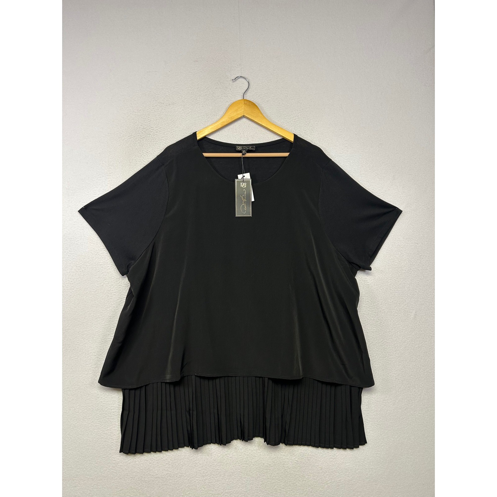 Minimalist Contemporary DG2 by Diane Gilman Women 3X Black Pleated Layered Top