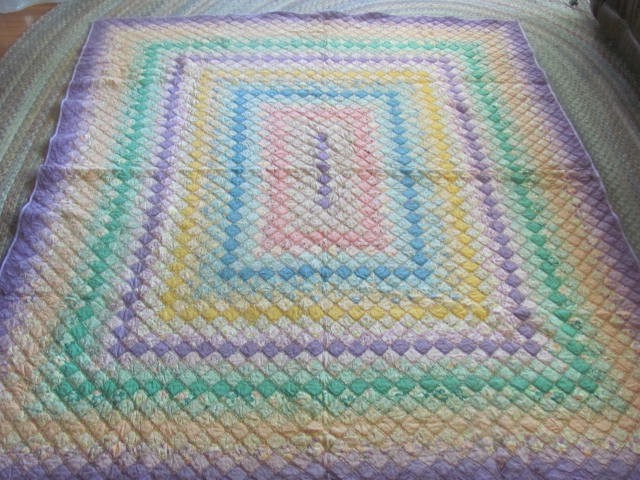 Lovely 1930\'s vintage Trip Around  World hand quilted cotton quilt 74 x 84 in