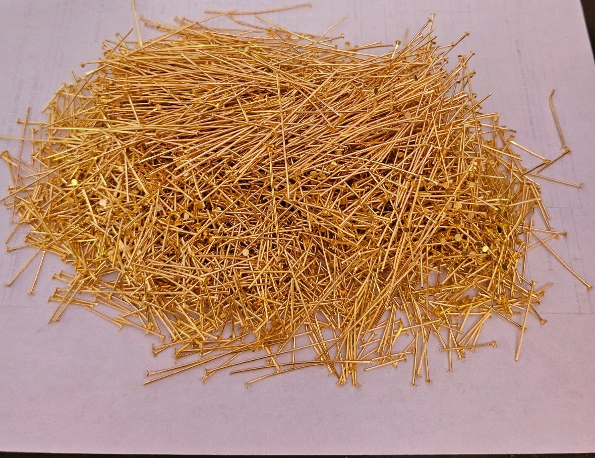 100+ g Gold Plated Pins Vintage Scrap Gold Recovery Lot E 100+ g Gold Plated Pins Vintage Scrap Gold Recovery Lot E
