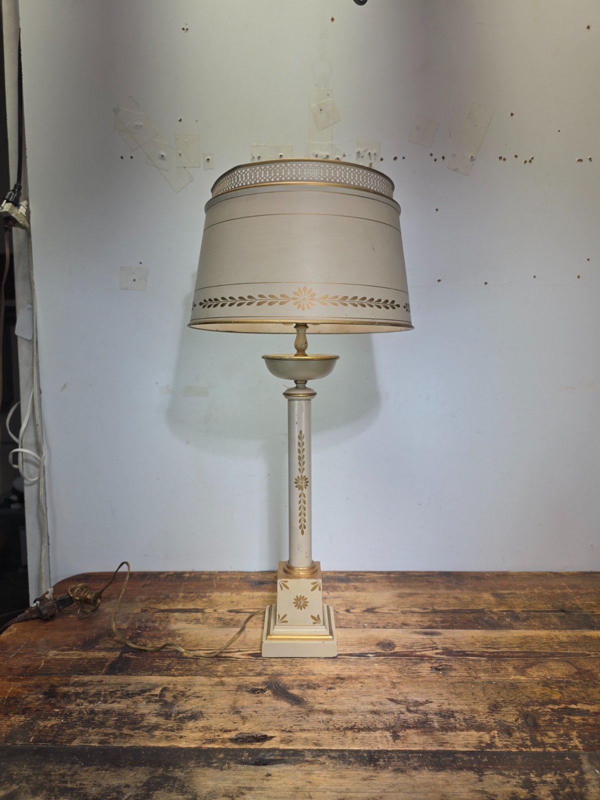 Vtg French Empire Tole Table Lamp Cream Gold Metal Hollywood Movie Prop AS-IS Vtg French Empire Tole Table Lamp Cream Gold Metal Hollywood Movie Prop AS-IS