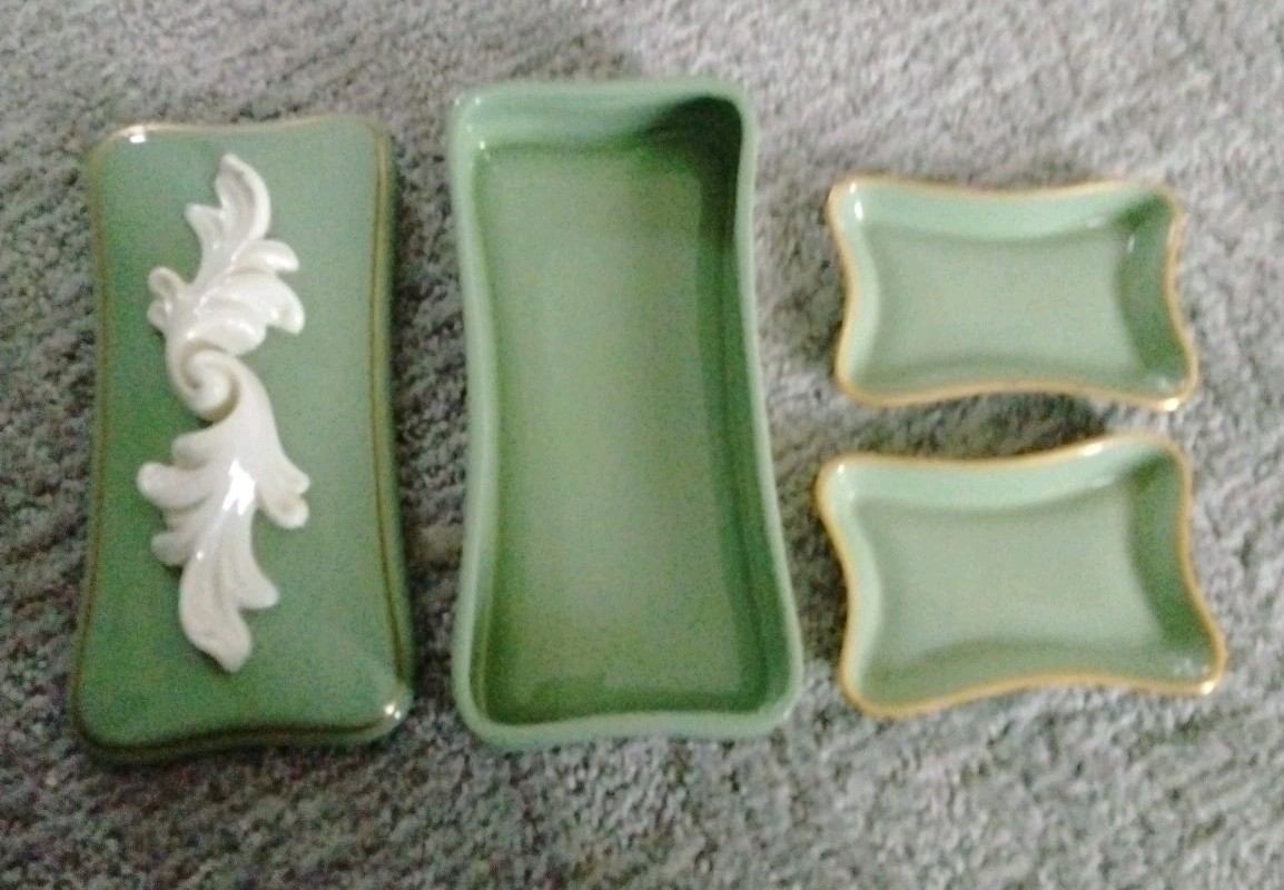 LENOX CELEDON GREEN + WHITE FLOWERS & HANDLE CIGARETTE /TRINKET BOX,  2 ASHTRAYS