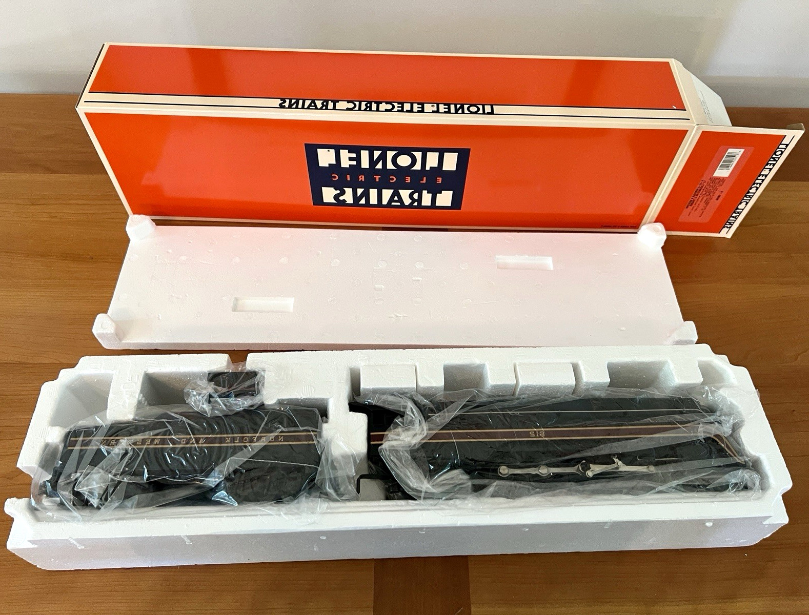 NIB Lionel 6-18040 Norfolk & Western 4-8-4 NIB Lionel 6-18040 Norfolk & Western 4-8-4
