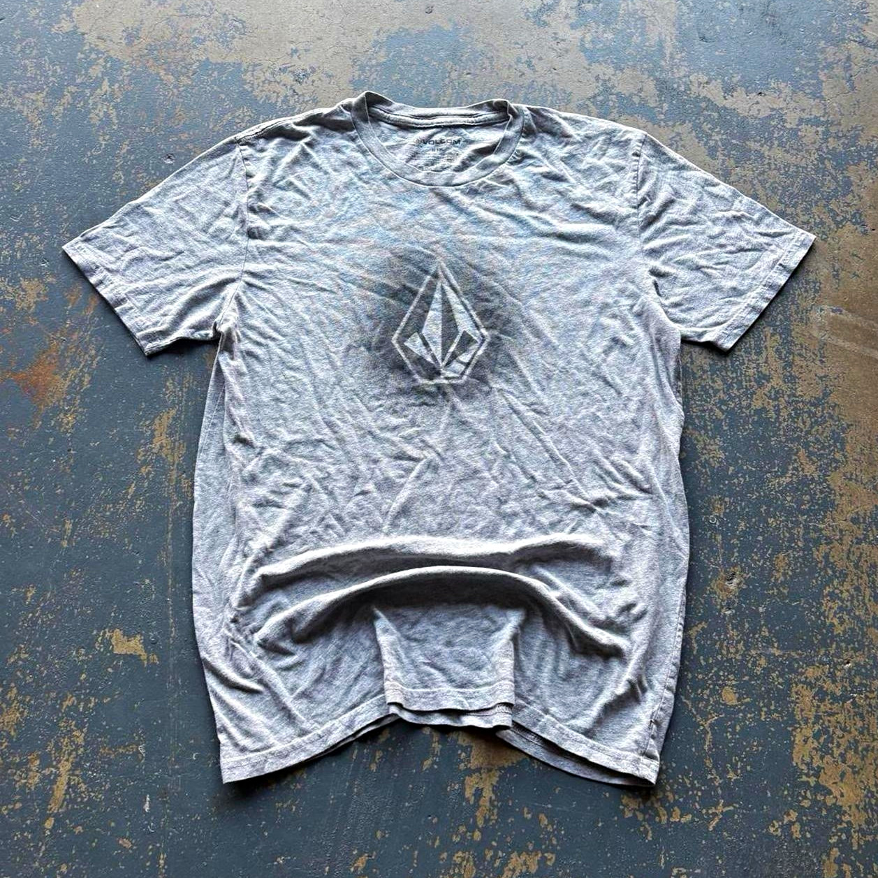 Vintage Y2K Volcom Men’s M Gray Cotton Volcom Stone Logo Graphic Tee Crew Neck Vintage Y2K Volcom Men’s M Gray Cotton Volcom Stone Logo Graphic Tee Crew Neck
