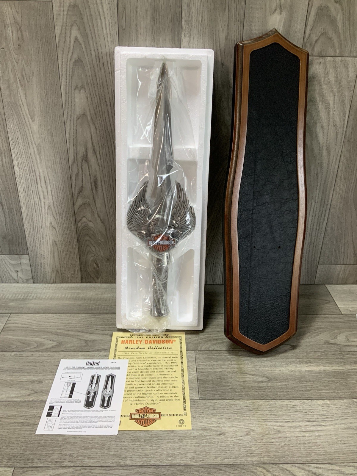 Vintage 1999 Harley Davidson Freedom Dagger With Wall Mount New In Box 1/7500 Vintage 1999 Harley Davidson Freedom Dagger With Wall Mount New In Box 1/7500