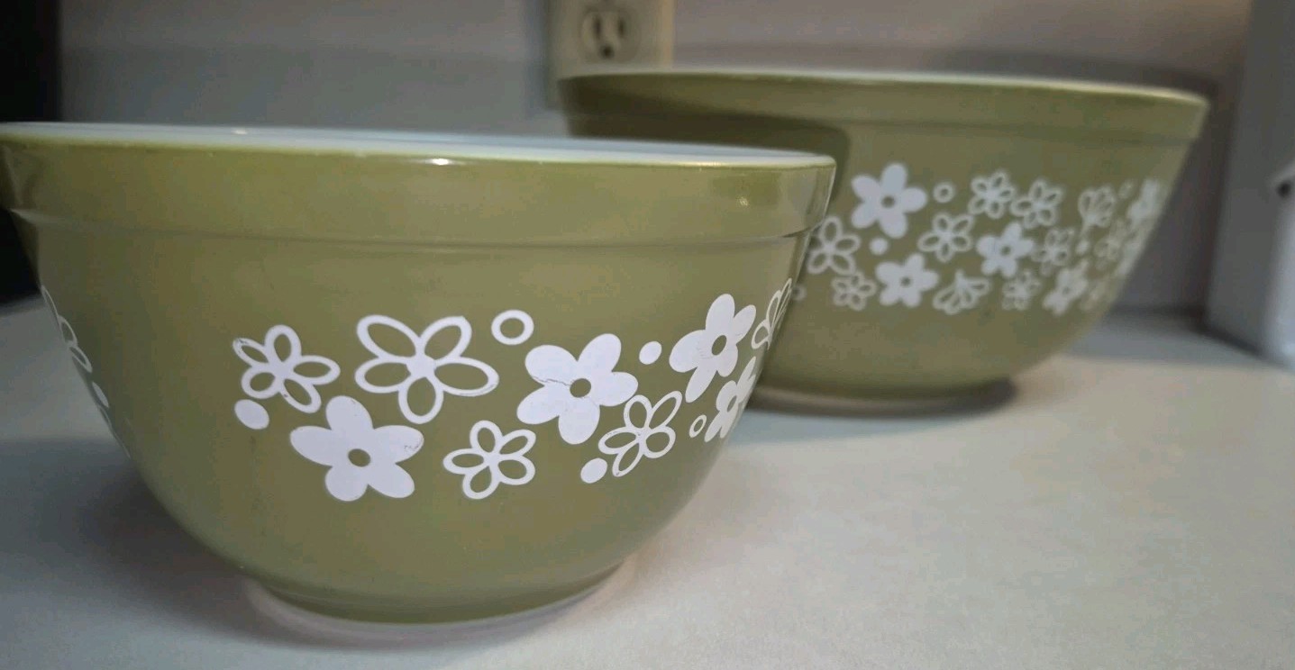 Vintage Pyrex Bowls