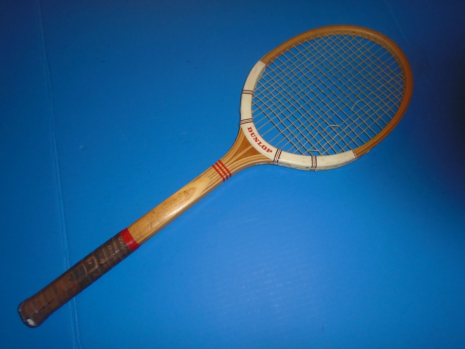 Dunlop Maxply Fort Wood Tennis Racquet. 4 1/4 L2. 12.9 oz. Needs String. VG. Dunlop Maxply Fort Wood Tennis Racquet. 4 1/4 L2. 12.9 oz. Needs String. VG.