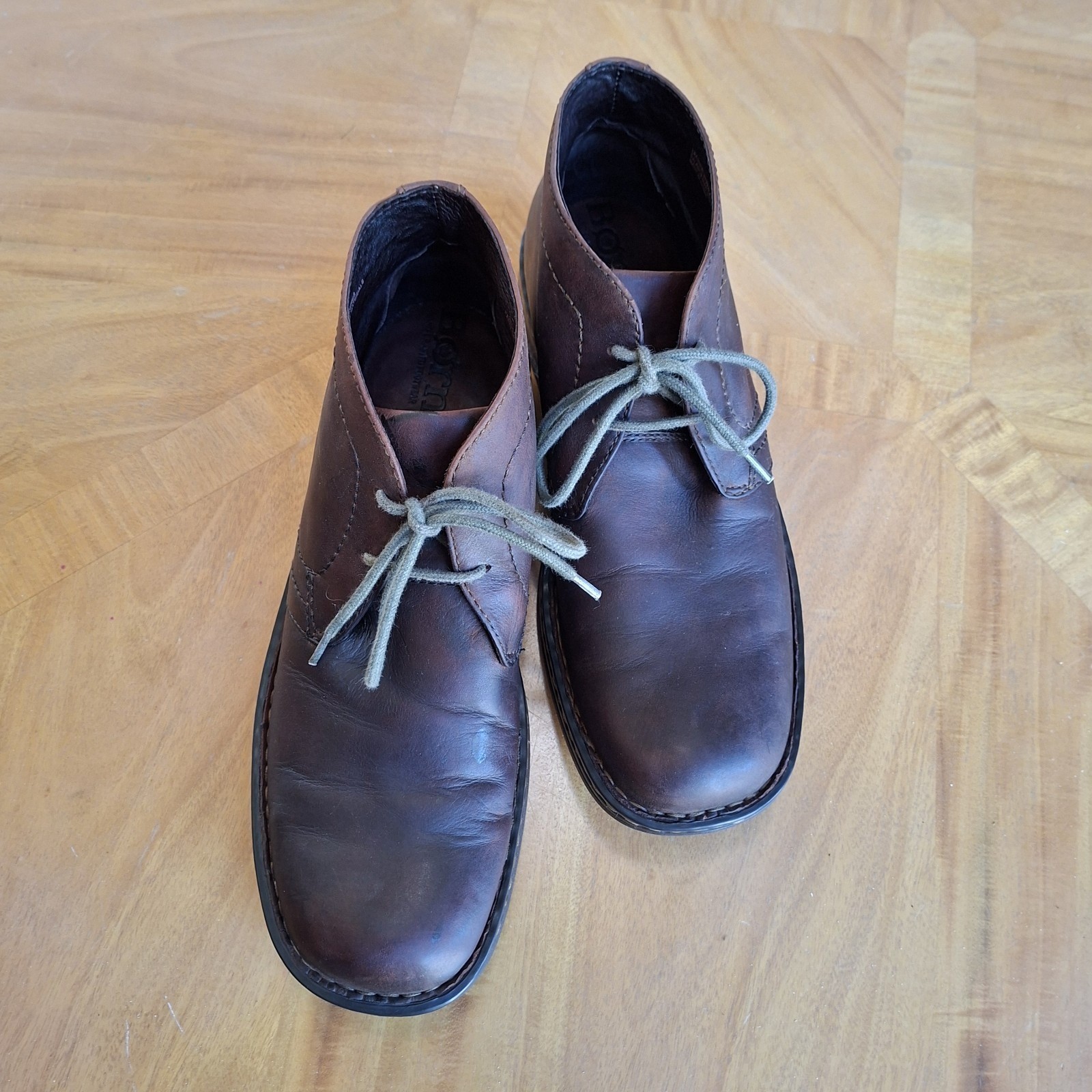 Born Men\'s Harrison Boot 9.5/43 Canyon Brown Leather Casual Chukka Lace up M9431