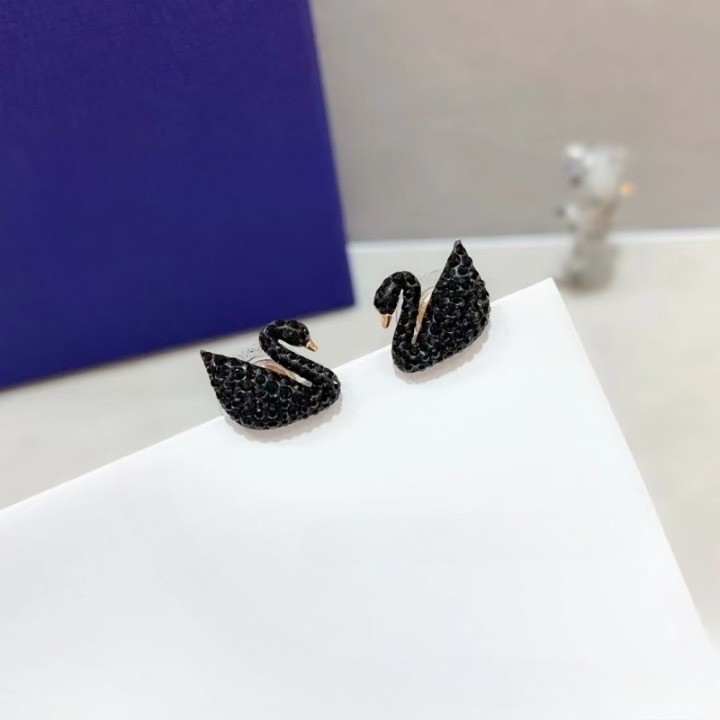 Swarovski Gradient Black Swan Luxury Crystal Earrings Swarovski Gradient Black Swan Luxury Crystal Earrings