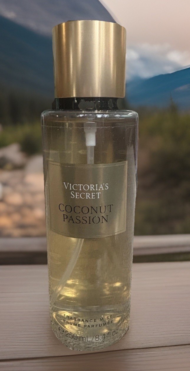 Victoria\'s Secret  Classic Coconut Passion 8.4 oz Fragrance Mist 