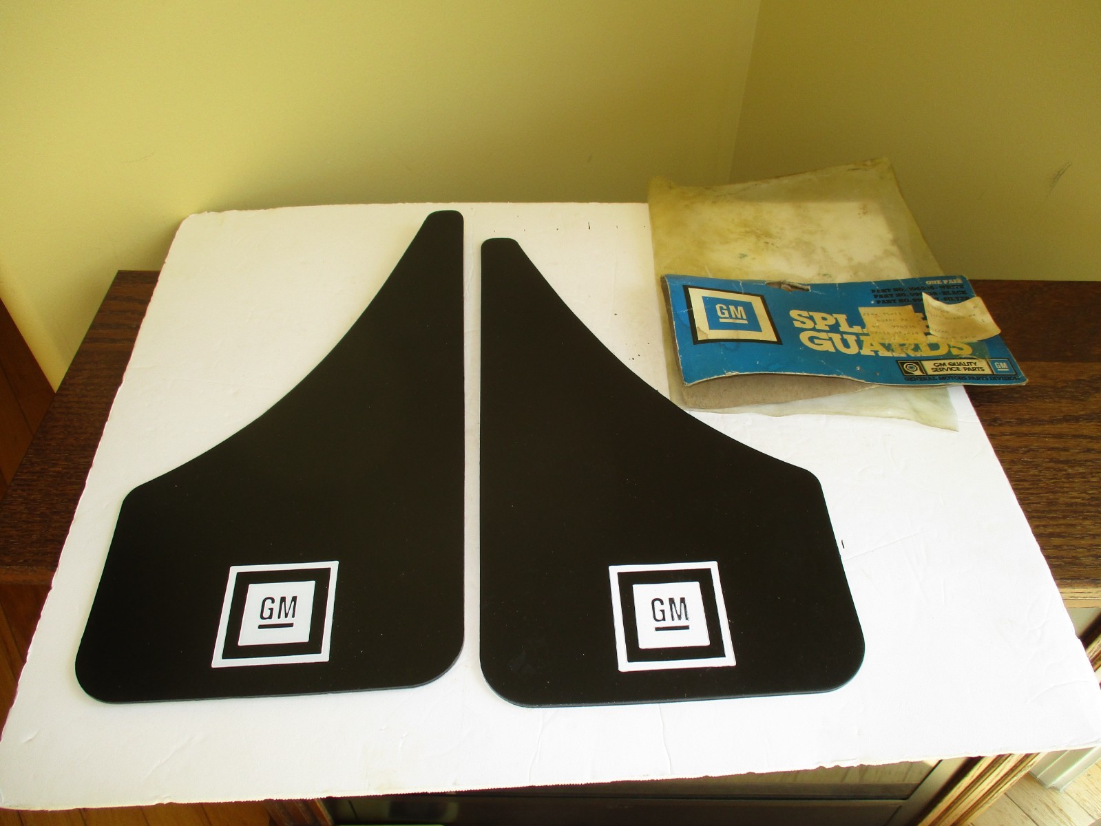 NOS 1970's-80's GM (GENERAL MOTORS) BLACK SET SPLASH GUARDS IN ORIGINAL PACKAGE NOS 1970's-80's GM (GENERAL MOTORS) BLACK SET SPLASH GUARDS IN ORIGINAL PACKAGE