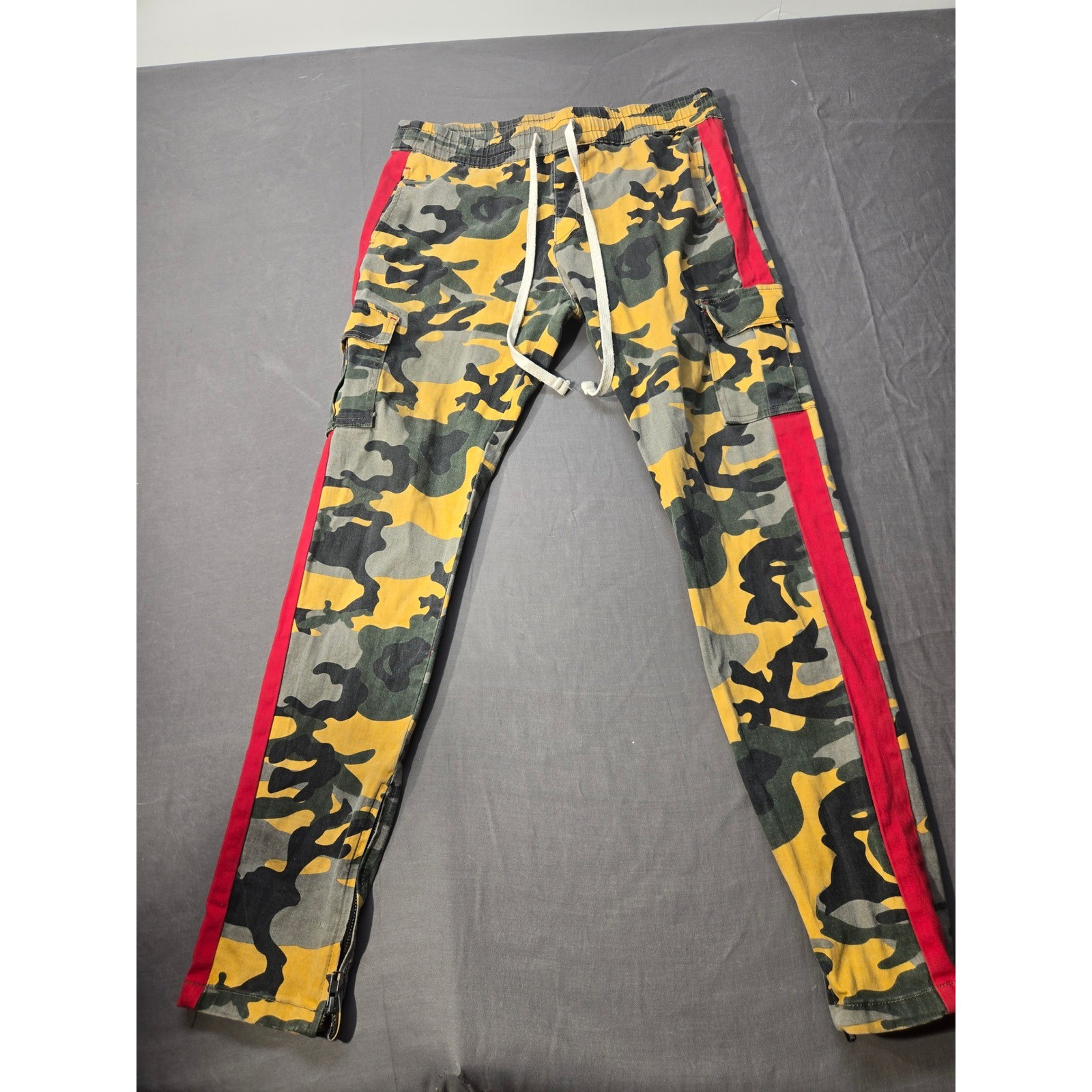 KDNK Mens Yellow Camo Cargo Pants Red Side Stripe Ankle Zip Streetwear Size L/34