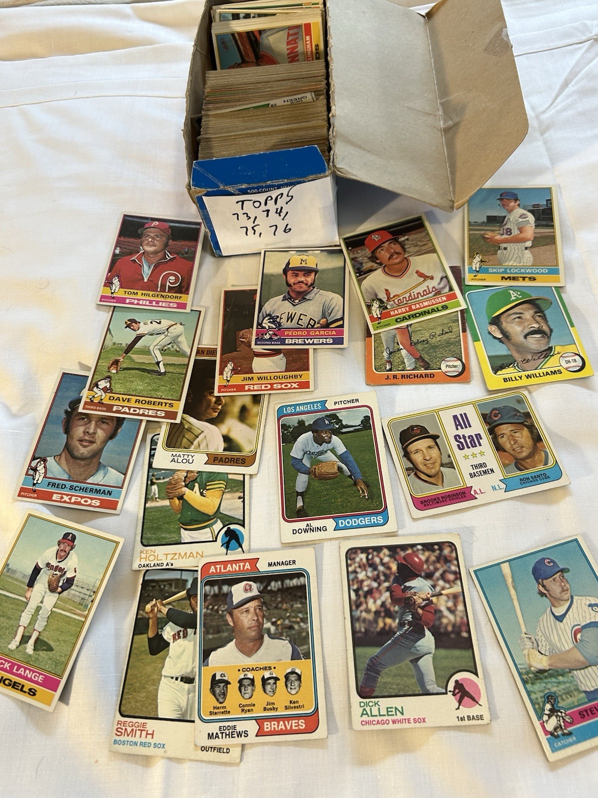 Lot Of Over 300 Topps Baseball 73,74,75, 76, Minor Stars And Commons 
