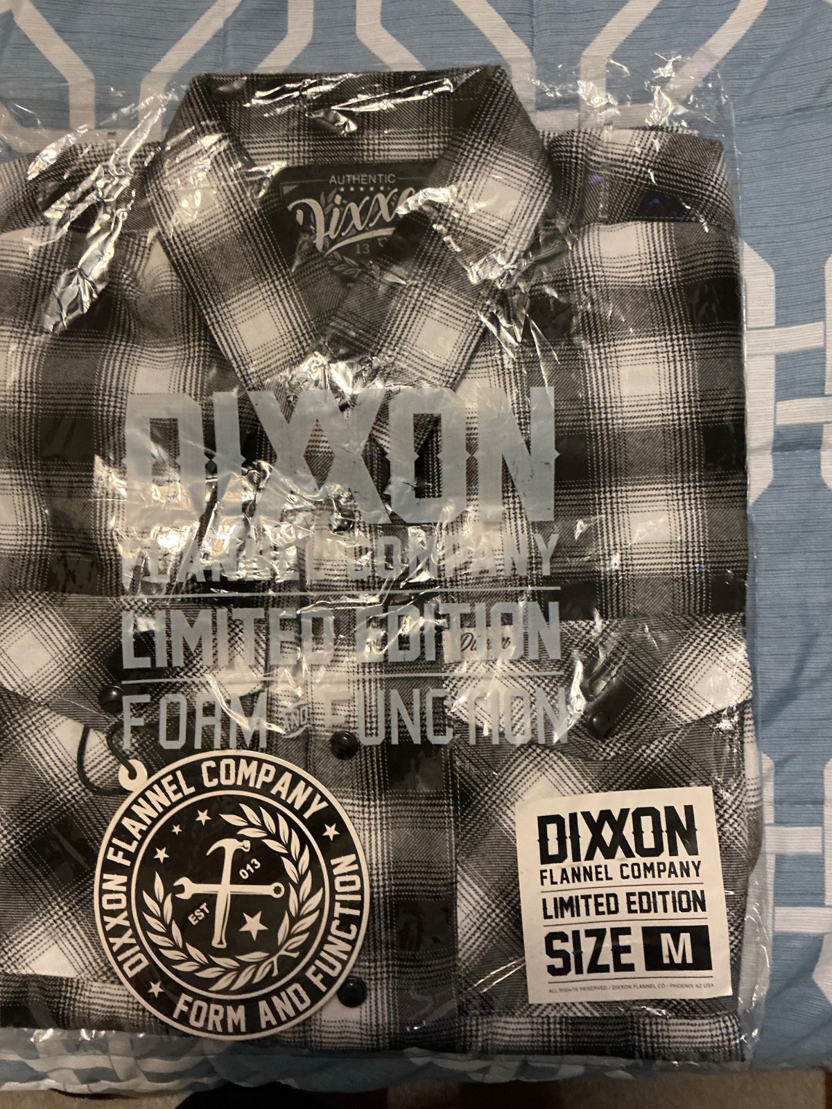 Dixxon Flannel The Limit Edition NIB Black and Grey Dixxon Flannel The Limit Edition NIB Black and Grey