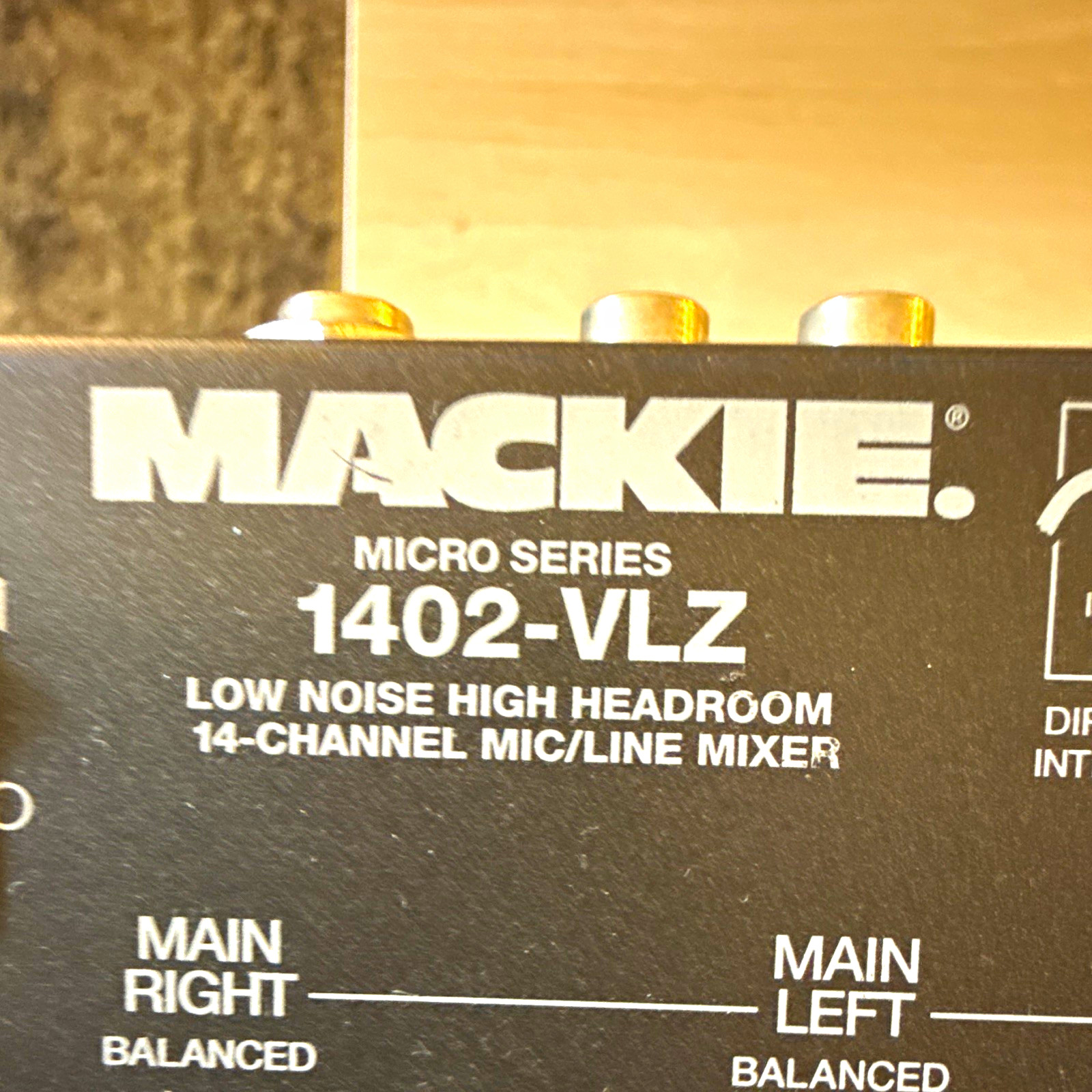 Mackie Micro Series 1402-VLZ 14-Channel Mixer 6 Mic XLR, TRS, RCA I/O Mackie Micro Series 1402-VLZ 14-Channel Mixer 6 Mic XLR, TRS, RCA I/O