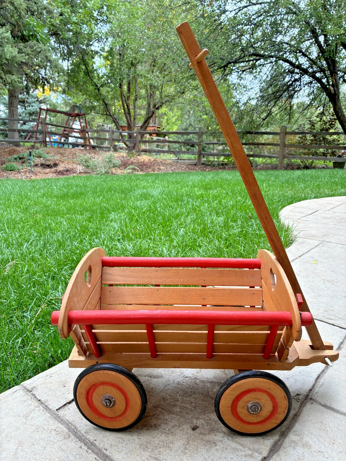 VEB HOLZSPIELWAREN KORNER - Vintage 1950s EAST GERMANY Wooden Toy Pull Wagon VEB HOLZSPIELWAREN KORNER - Vintage 1950s EAST GERMANY Wooden Toy Pull Wagon