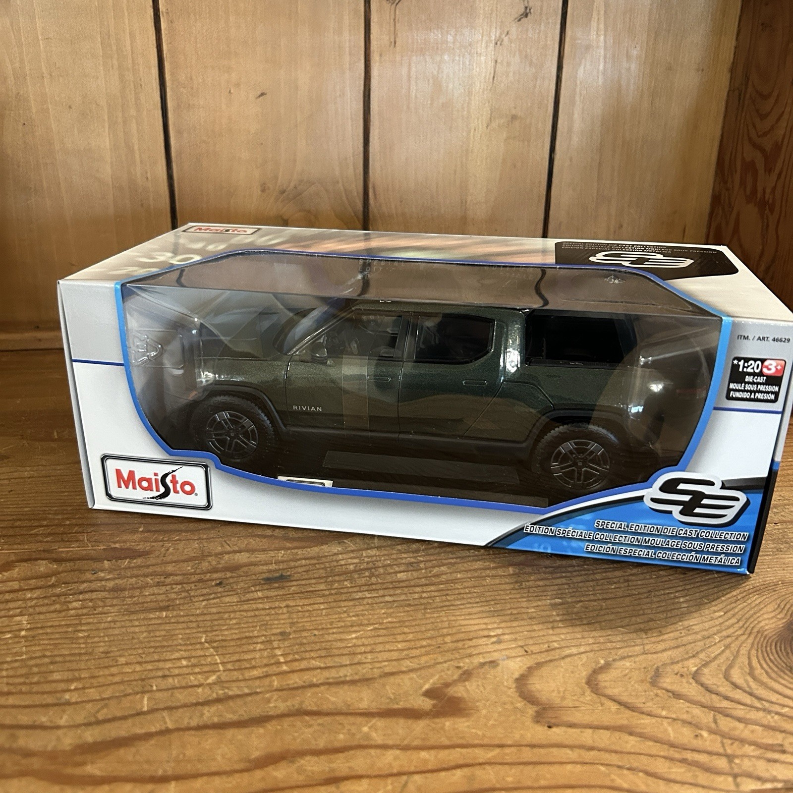 Maisto Special Edition Rivian R1T 1:20 Diecast Model Car Green