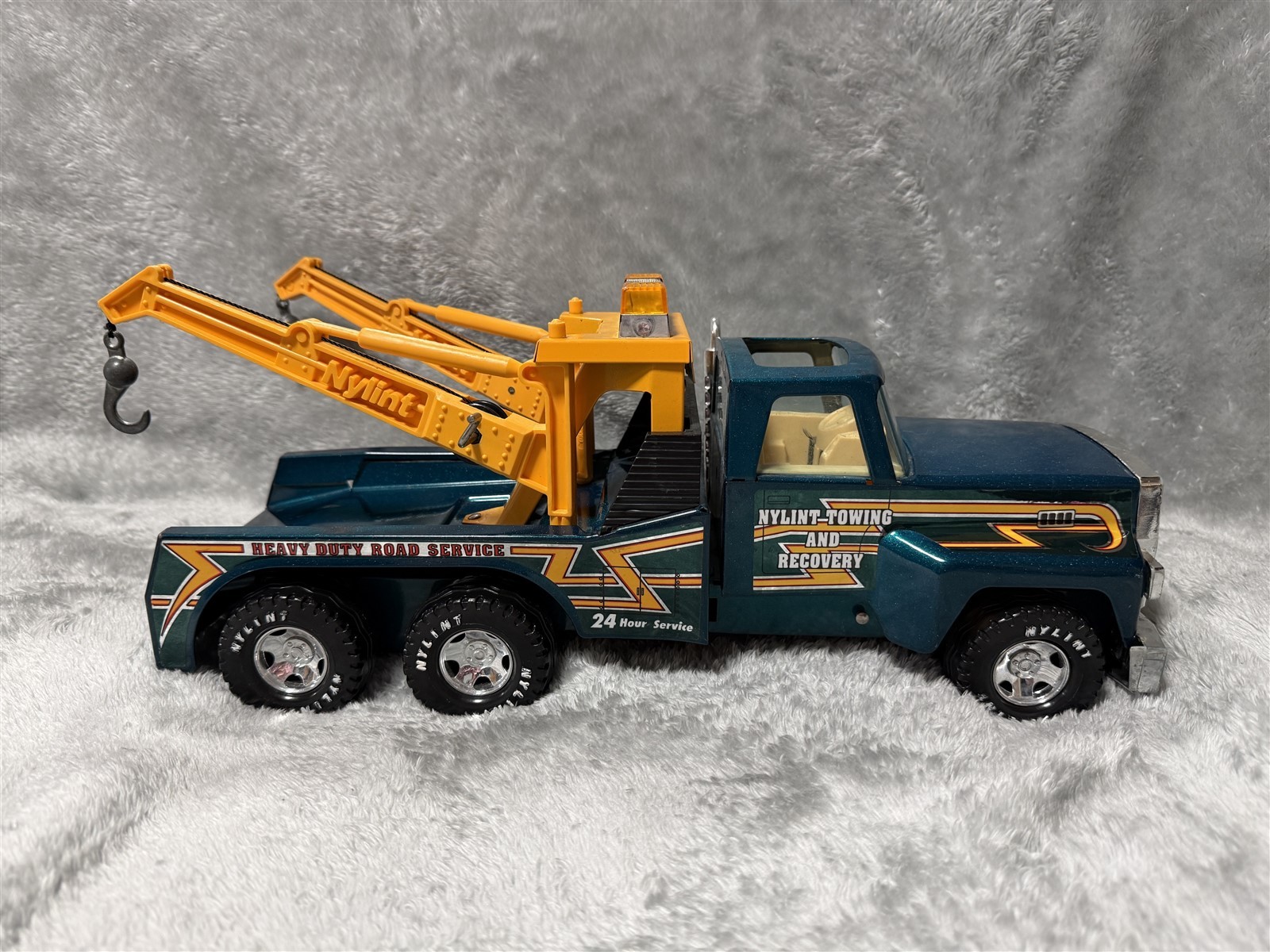 VINTAGE NYLINT TOWING AND RECOVERY TRUCK WRECKER 