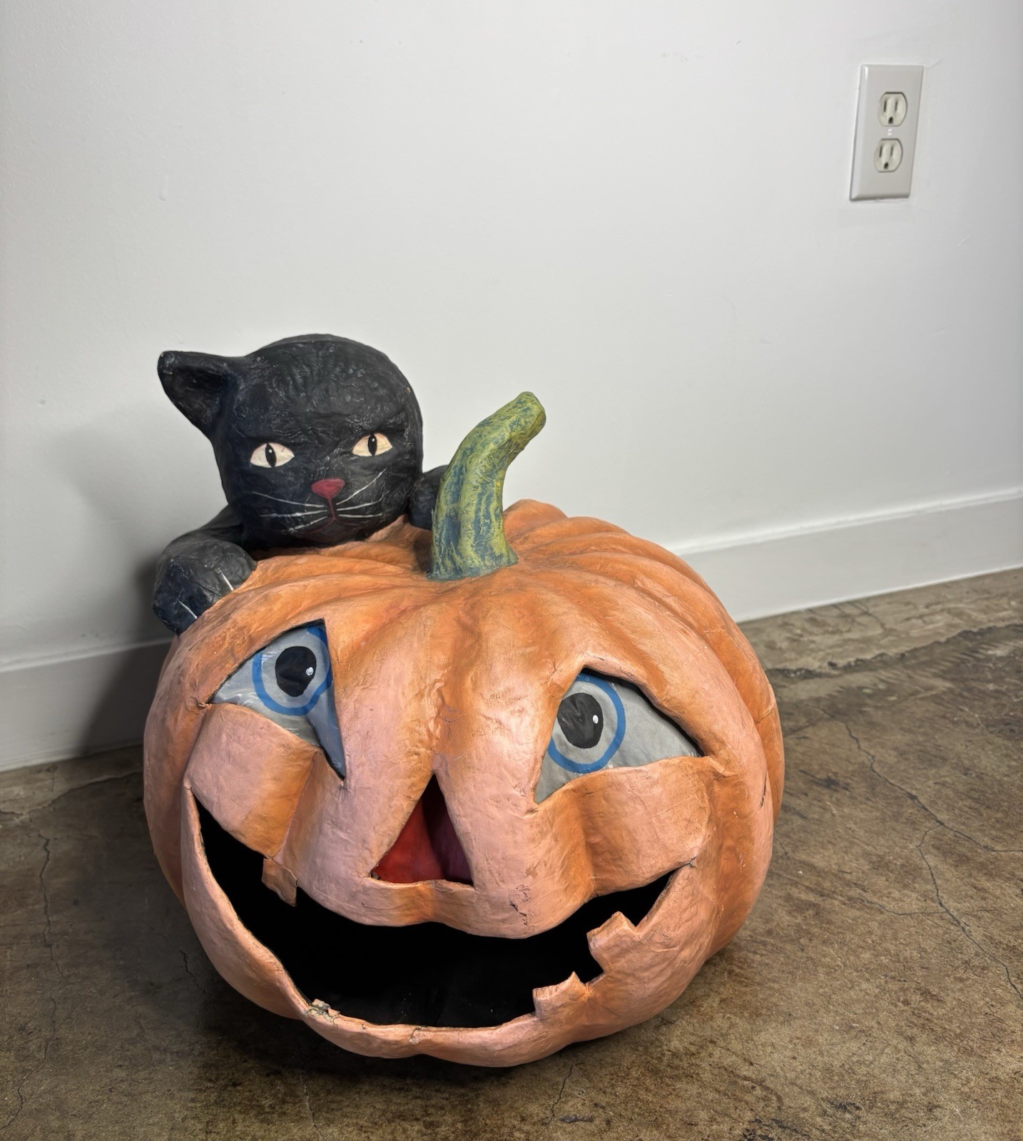 Bethany Lowe Designs Large Paper Mache Pumpkin With Black Cat Container *READ Bethany Lowe Designs Large Paper Mache Pumpkin With Black Cat Container *READ