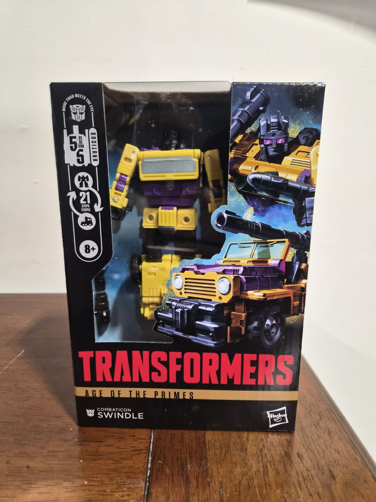 Hasbro Transformers Age of the Primes Voyager Combaticon Swindle figure in hand