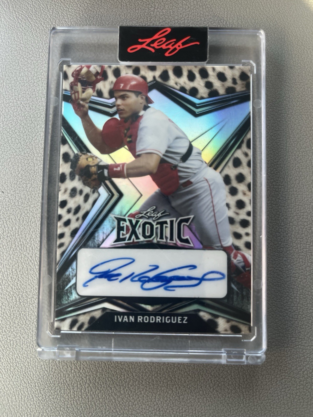 2022 Leaf Exotic Base Autographs Ivan Rodriguez #EA-IR1 Cheetah 1/2 (AU)