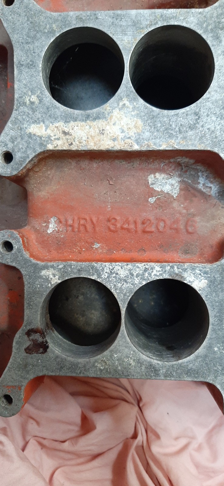 Vintage 1969 Chrysler 440 Edelbrock six pack intake manifold Vintage 1969 Chrysler 440 Edelbrock six pack intake manifold