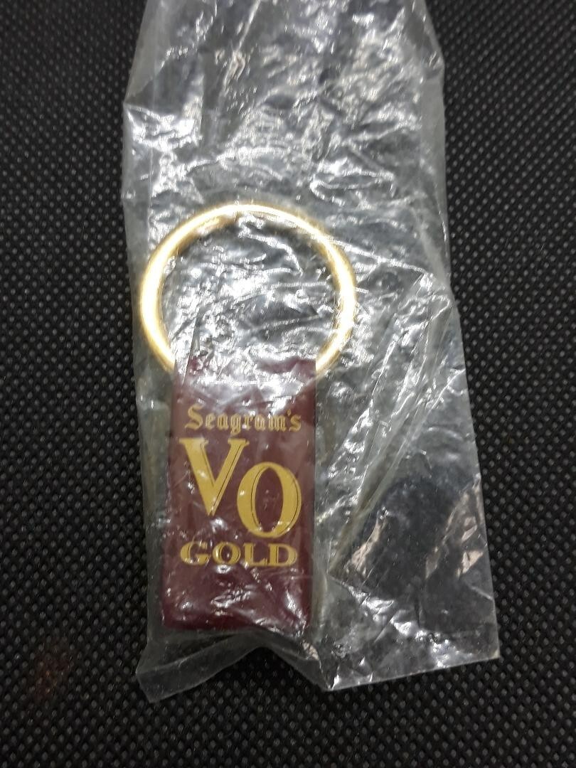 Vintage Seagram\'s VO Gold Goldtone Key Chain Ring Keychain ~ Ships FREE Vintage Seagram\'s VO Gold Goldtone Key Chain Ring Keychain ~ Ships FREE