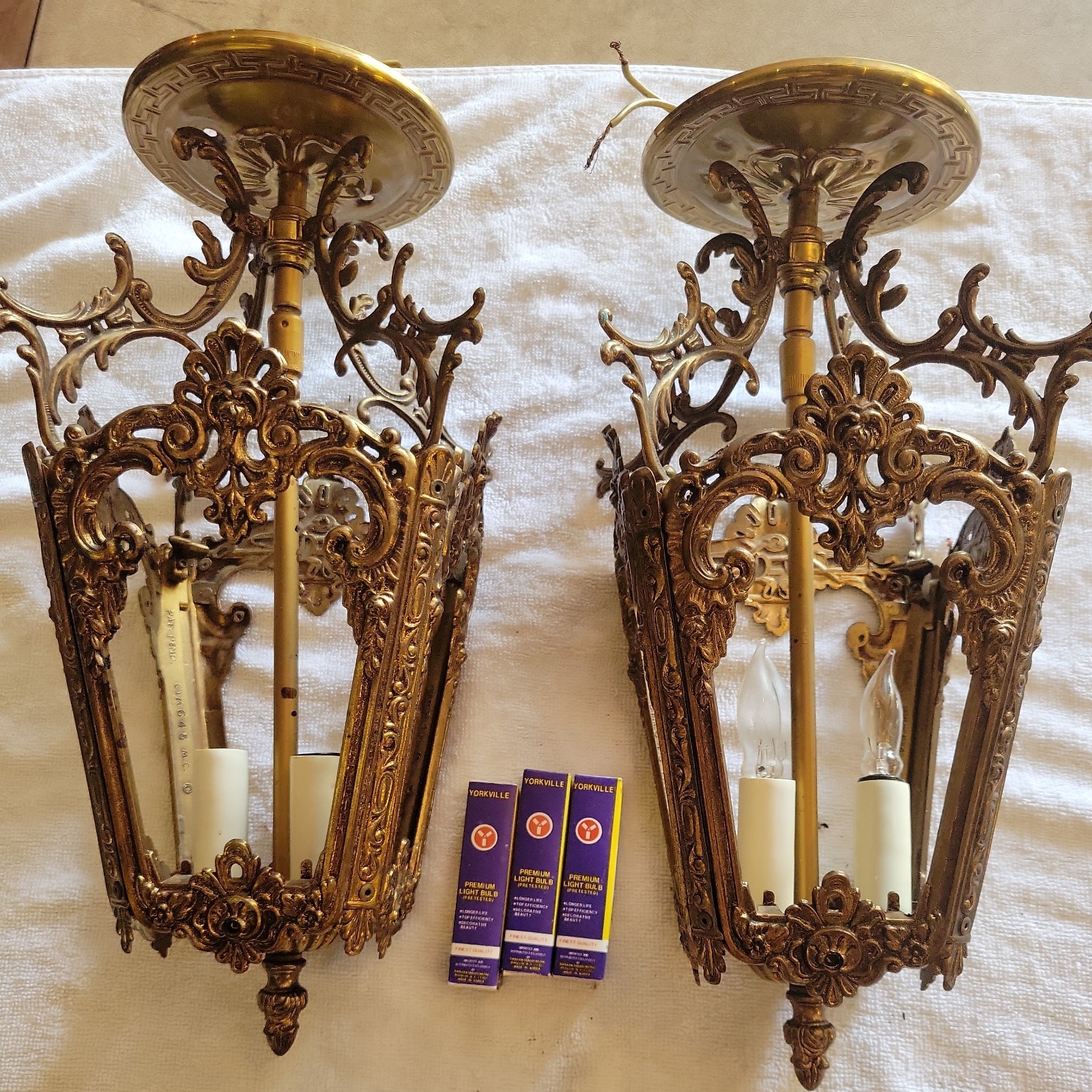 Vintage Pair Of Underwriters Lab MCM Brass Covered Lantern Lamp Lighting Fixture Vintage Pair Of Underwriters Lab MCM Brass Covered Lantern Lamp Lighting Fixture