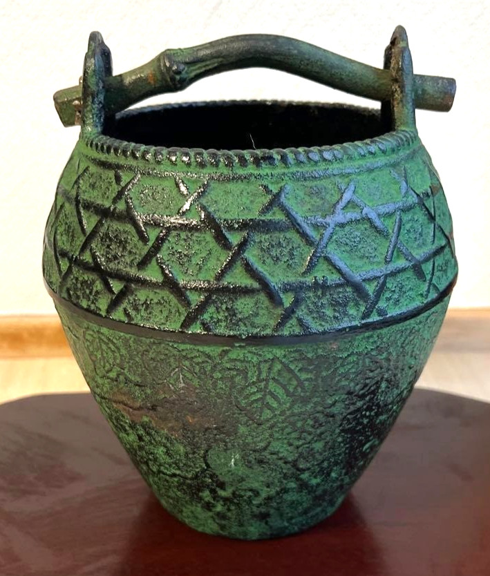 Japanese Nanbu Ironware Iron Old-Fashioned Feel Flower Vase Traditional Crafts