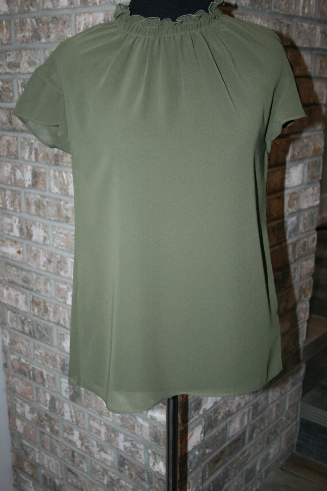 NEW Express Womens Olive Green Sheer Ruffle Neckline Cap Sleeve Blouse SZ XS