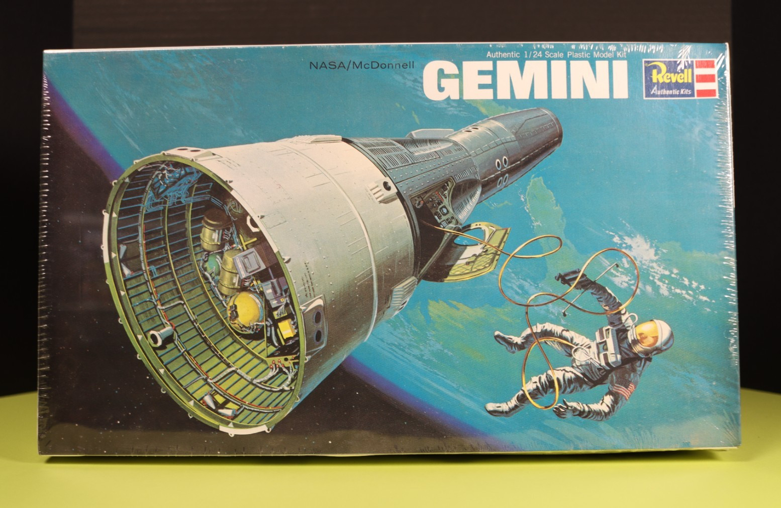 Revell Gemini Space Capsule 85-1835 NASA McDonnell 2000 1/24 Model Kit Sealed