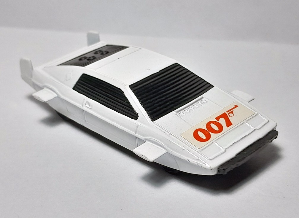 Vintage Corgi Juniors #60 \'The Spy Who Loved Me\' Lotus Esprit Sub in 1/64 - VGC