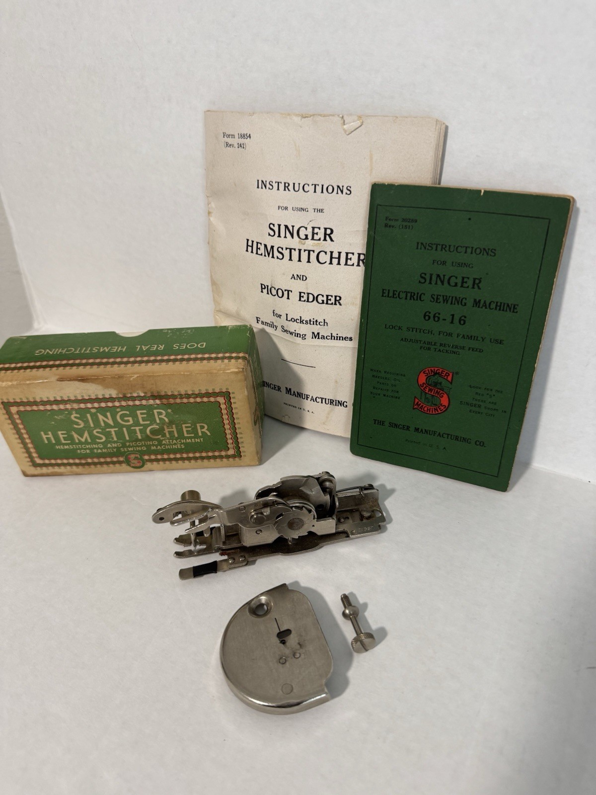 VTG  1942 Singer Hemstitcher and Picot Edger Specific 121389 Model 99 & 66