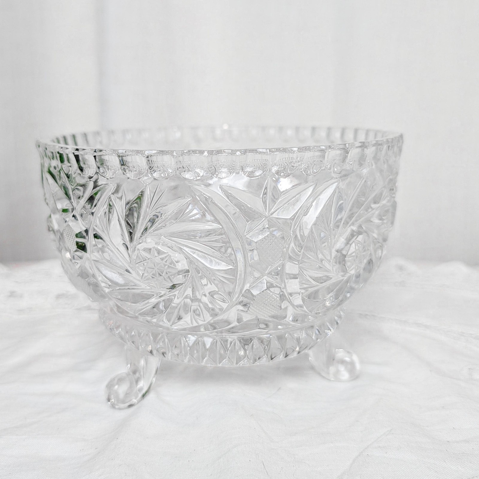 Vintage Bohemian Crystal Star Design Three-Toed Bowl Vintage Bohemian Crystal Star Design Three-Toed Bowl