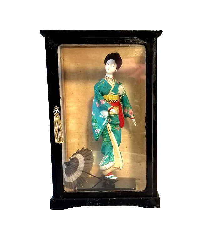 Vintage Beautiful Japanese Geisha Doll in Display Case w Kimono & Parasol