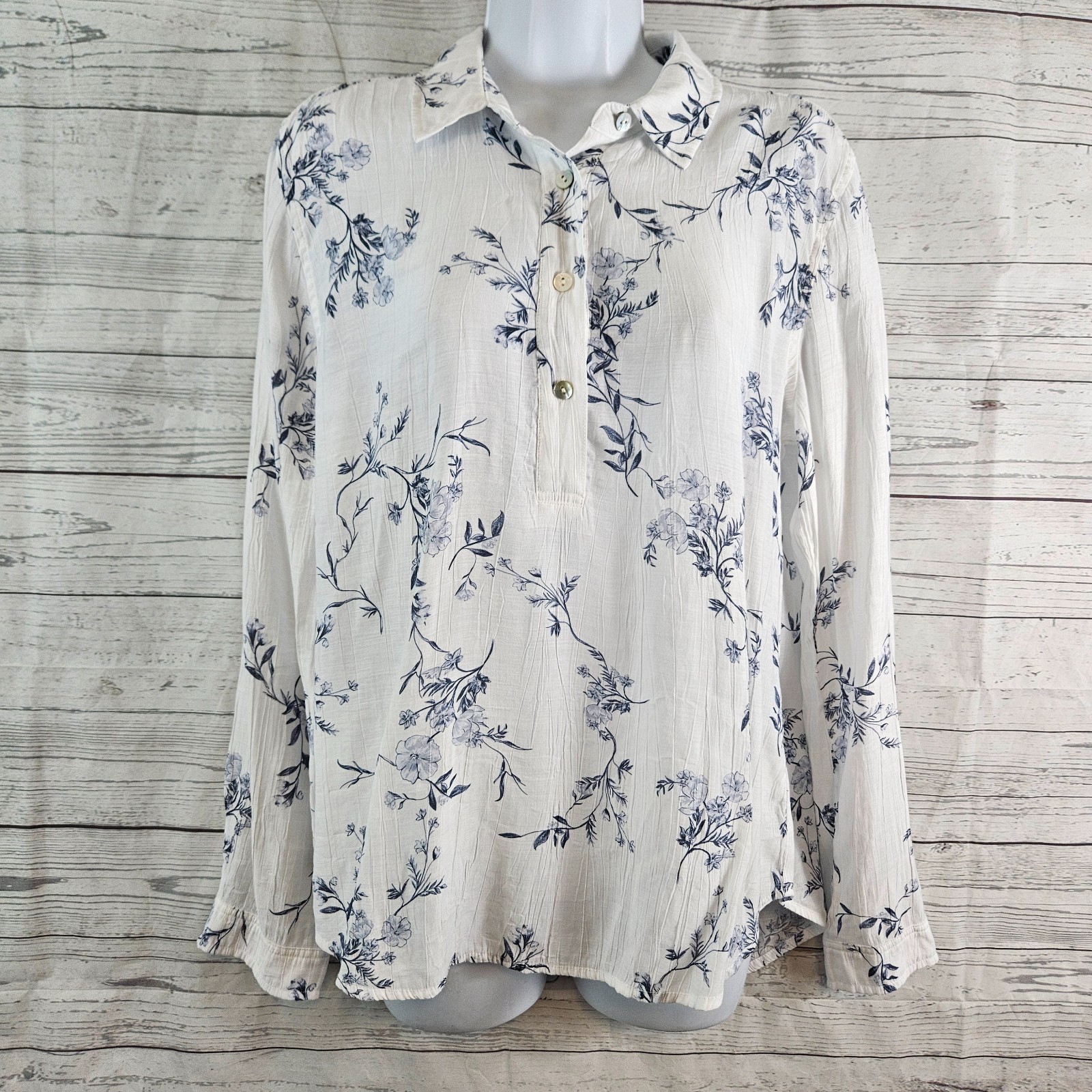 Cabi 6889 Womens Wildflower Top Sz Medium Blue White Floral Long Sleeve Cabi 6889 Womens Wildflower Top Sz Medium Blue White Floral Long Sleeve