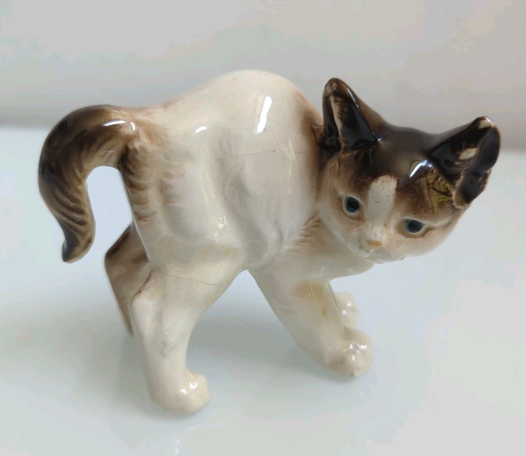 Vintage Japan Siamese Cat Figurine Blue Eyes Porcelain Kitten 3.5\
