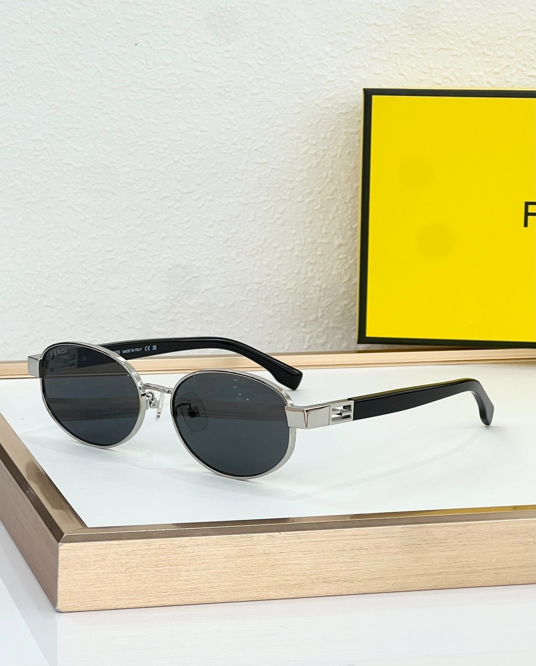 FENDI FE40217U Silver Black Round Sunglasses Gray Lens 57-16-140