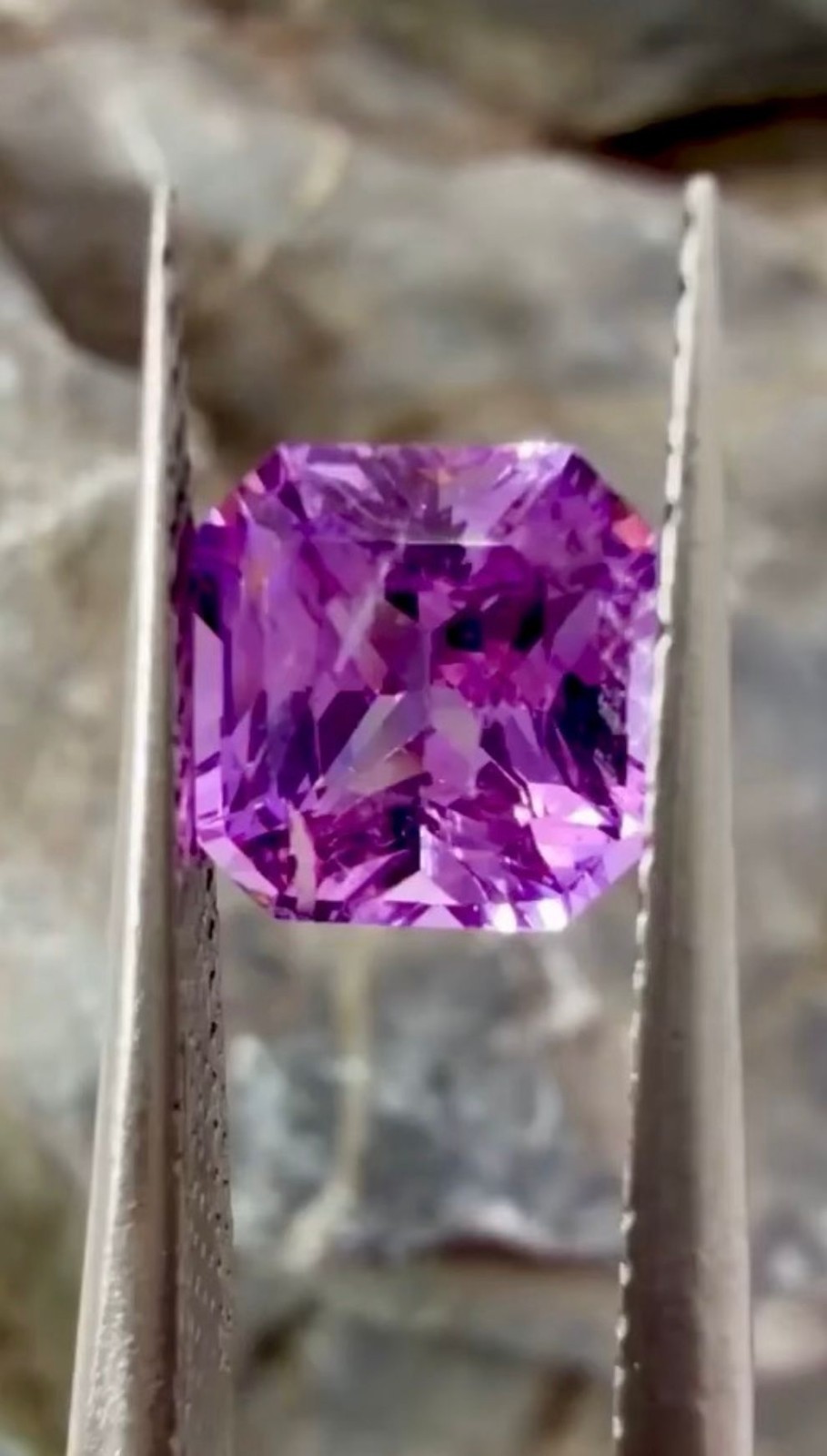 1.22Ct Natural Exquisite Vivid Violet-Purple Sapphire