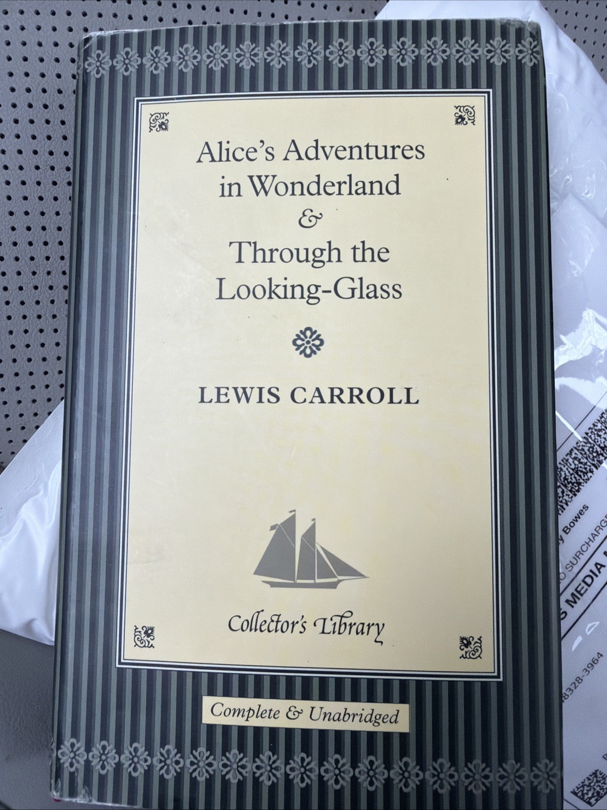 Vtg Alice\'s Adventures in Wonderland and Through the Looking Glass Set Pre-Owned Vtg Alice\'s Adventures in Wonderland and Through the Looking Glass Set Pre-Owned