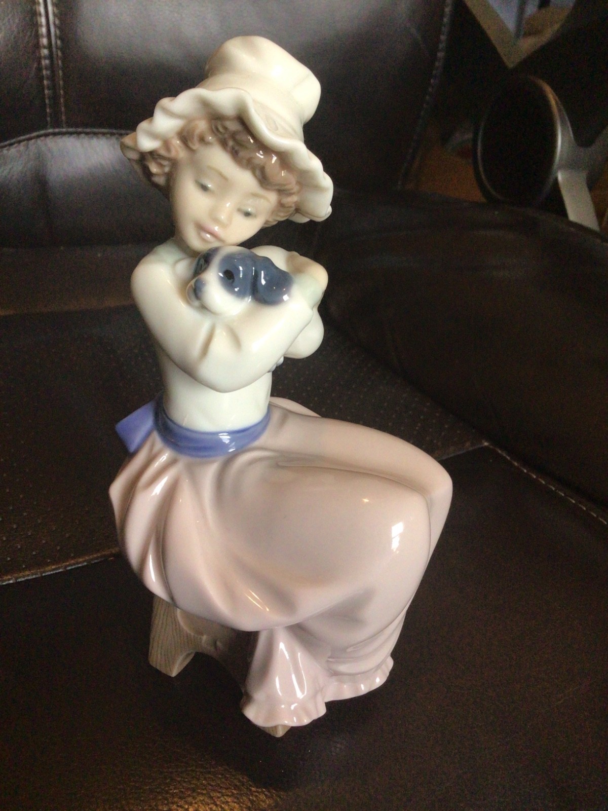NAO by Lladro \'Cachorrio Mimado\