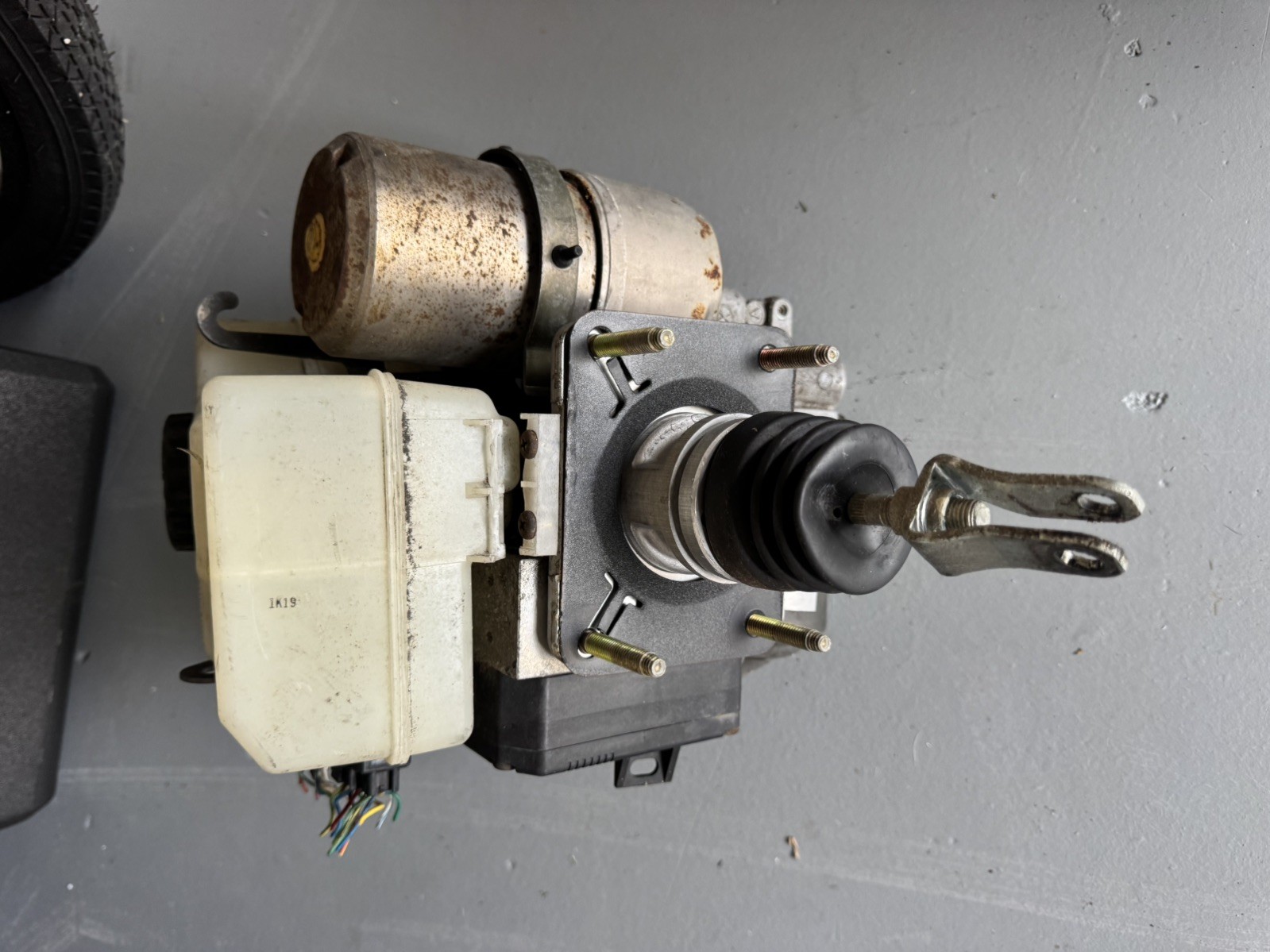 2001-2002 TOYOTA 4RUNNER ABS BRAKE PUMP HYDRAULIC ANTI LOCK BOOSTER ACTUATOR OEM 2001-2002 TOYOTA 4RUNNER ABS BRAKE PUMP HYDRAULIC ANTI LOCK BOOSTER ACTUATOR OEM